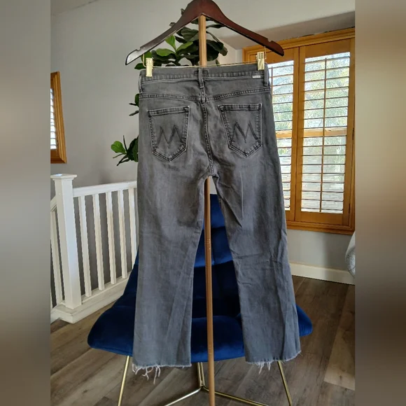 Mother " The Insider Crop Fray" Wash: To the Moon and Back. Size 28